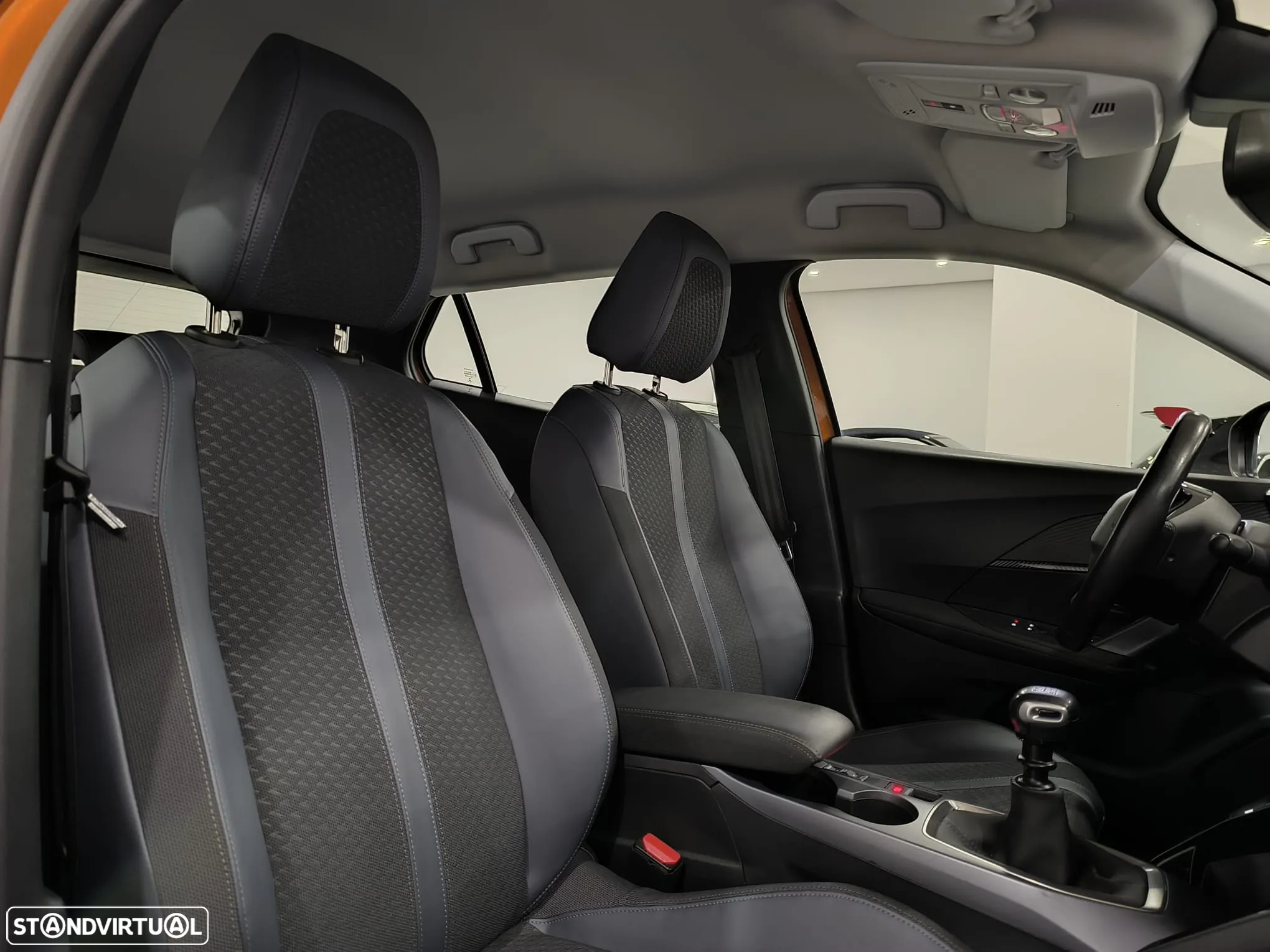 Peugeot 2008 1.2 PureTech Allure - 24