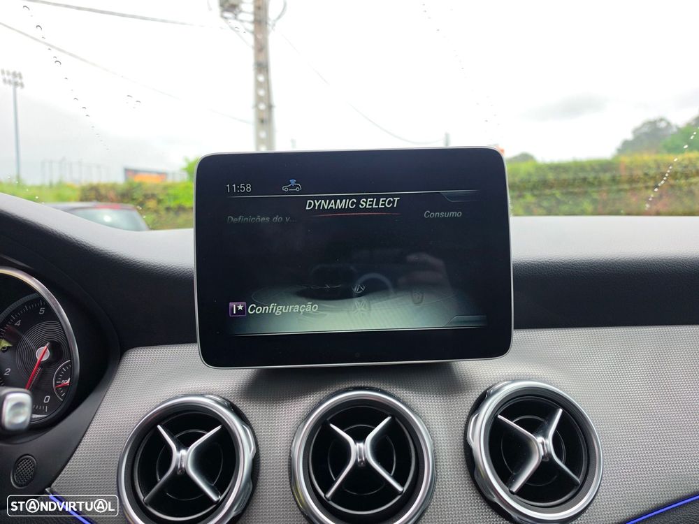 Mercedes-Benz GLA 200 Urban Aut. - 38