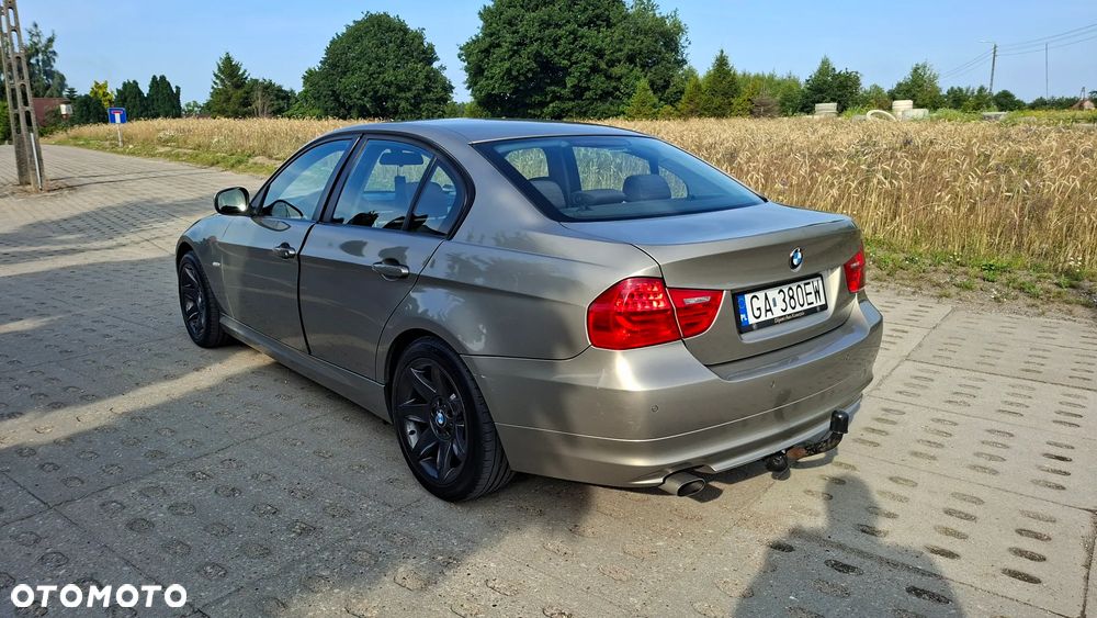 BMW Seria 3 2009 photo 3