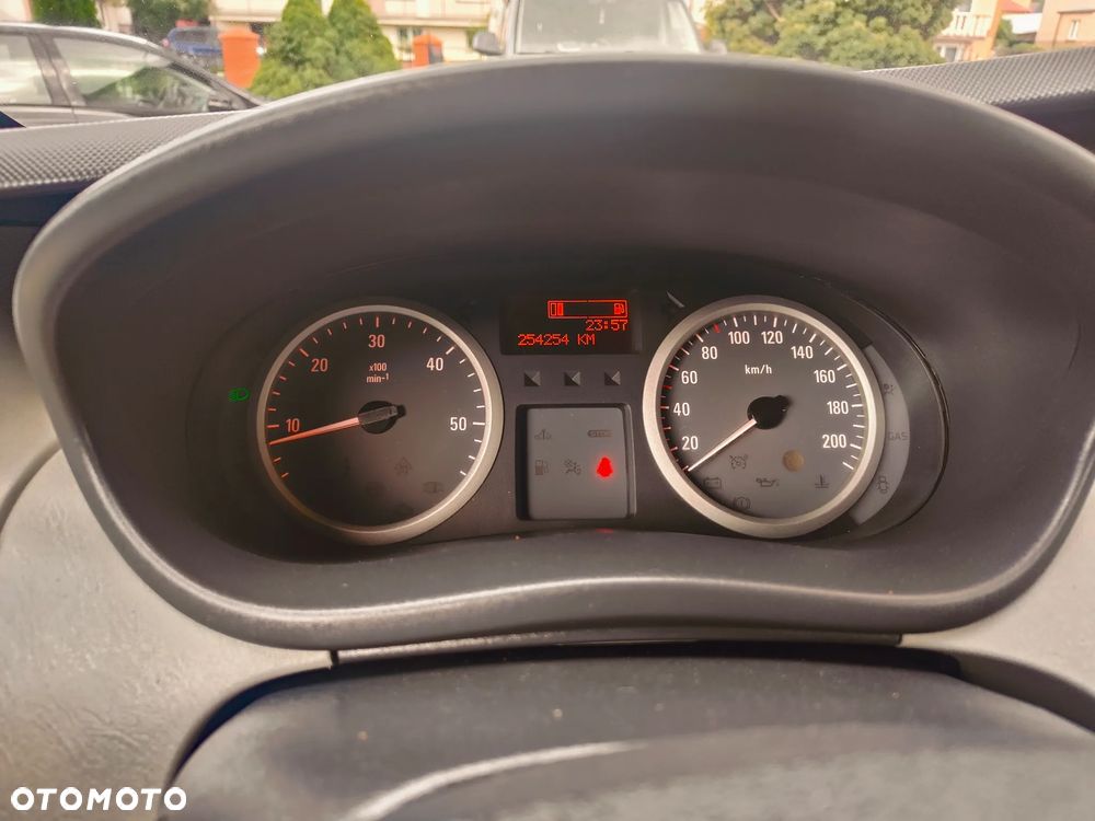 Opel Vivaro - 16