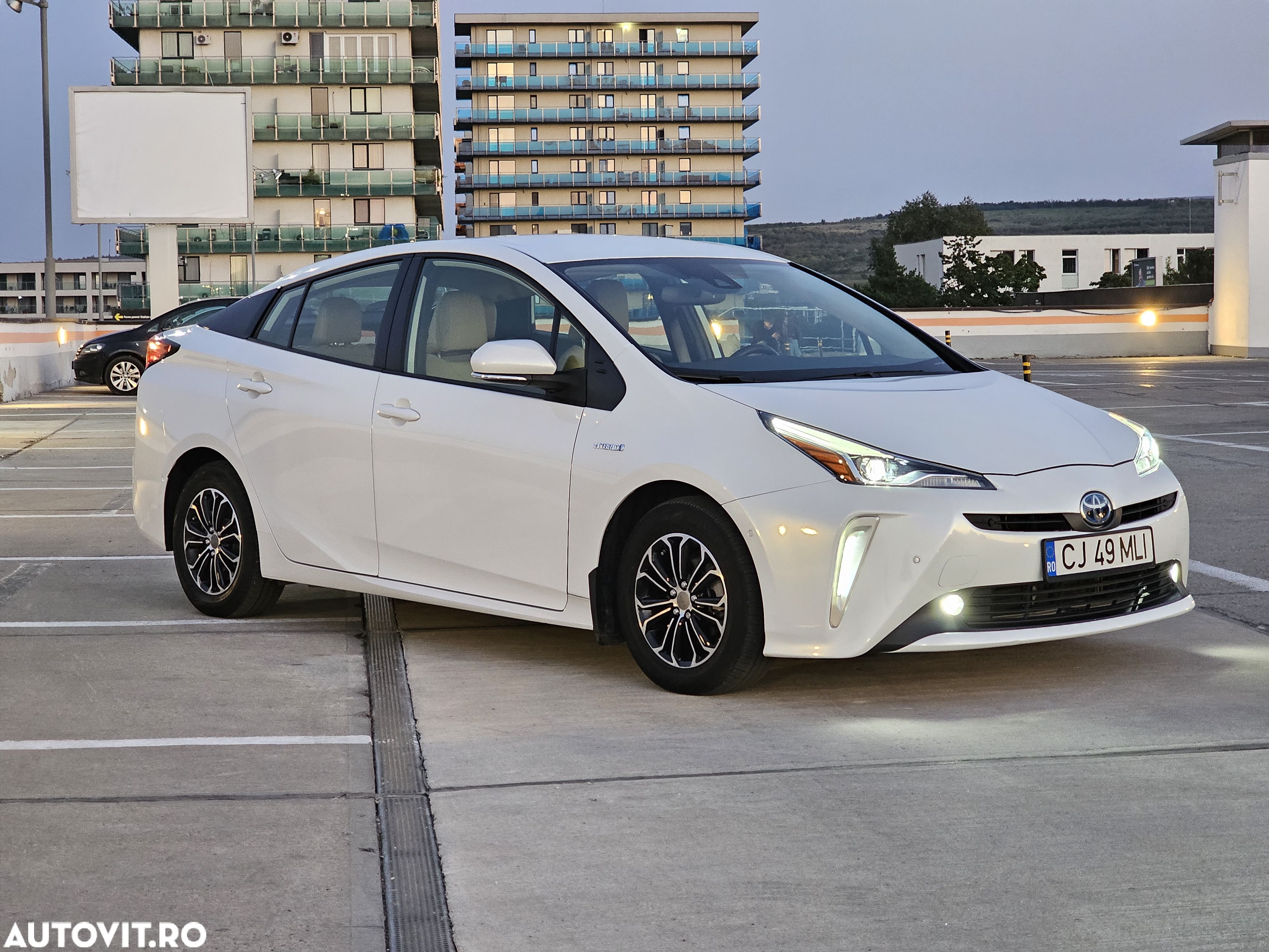 Toyota Prius 1.8 HSD Exclusive Plus - 1