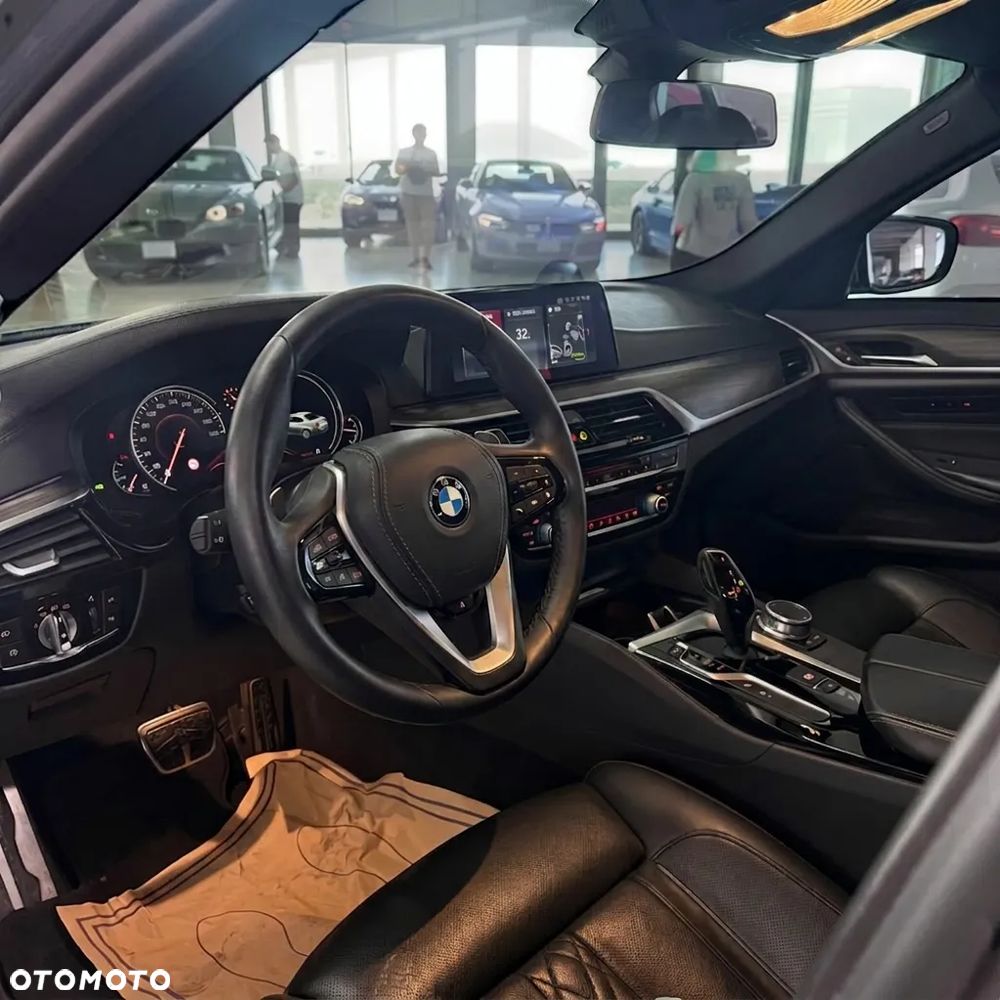 BMW Seria 5 530i M Sport sport - 9