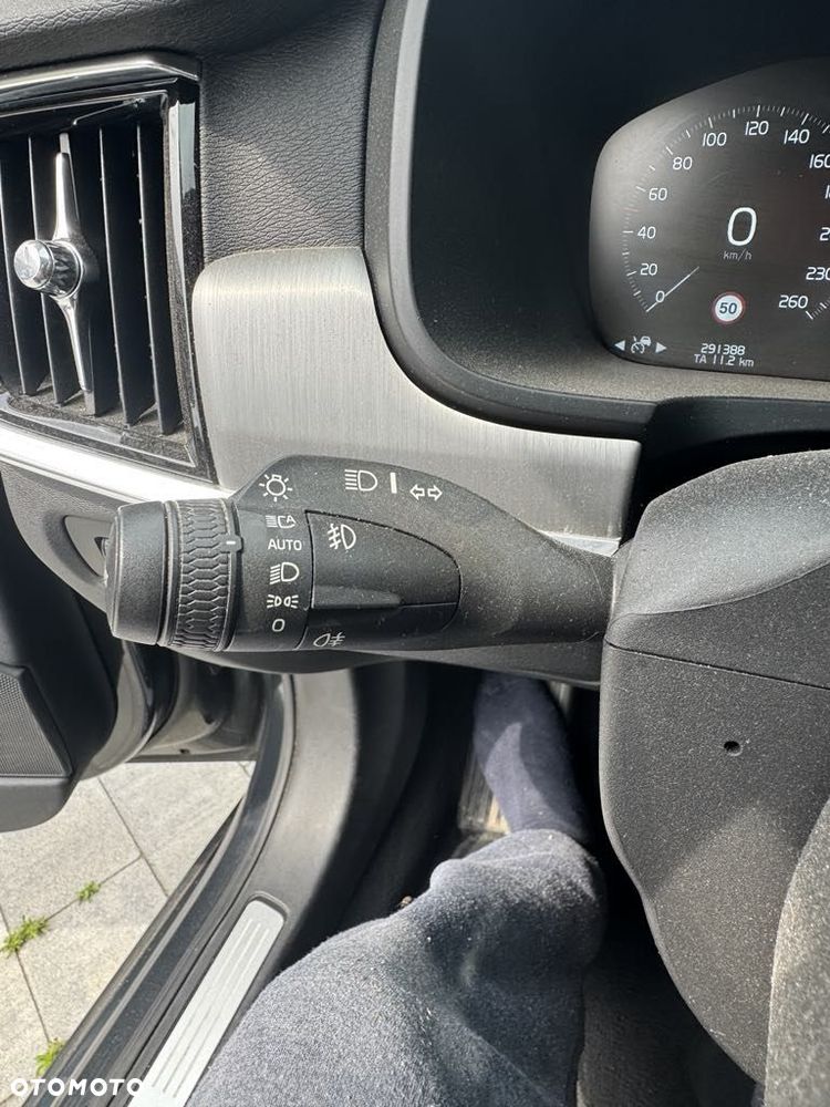 Volvo V90 D4 SCR Momentum Pro - 22