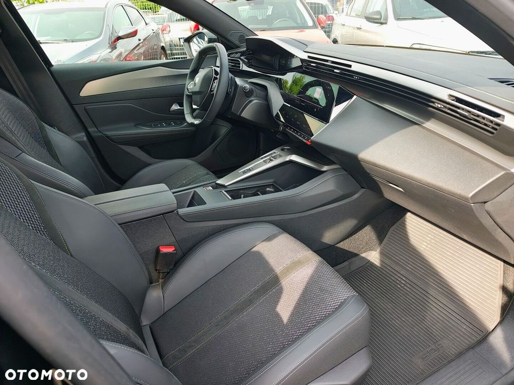 Peugeot 308 - 8