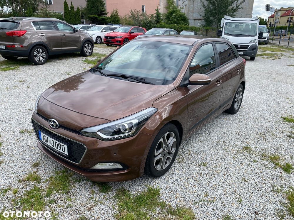 Hyundai i20 1.4 YES Gold - 14