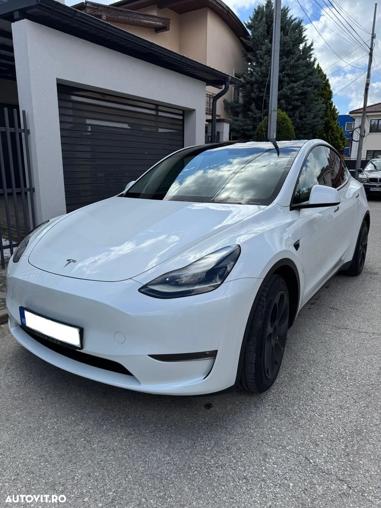 Tesla Model Y Long Range AWD - 1