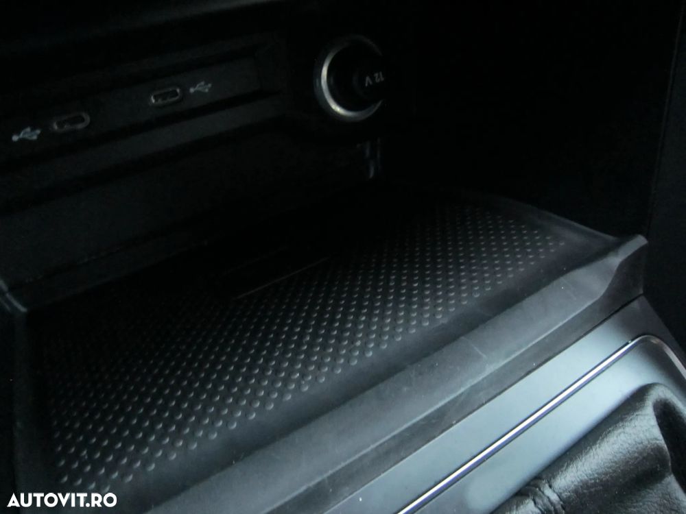 Volkswagen Touran 2.0 TDI SCR DSG Comfortline - 25