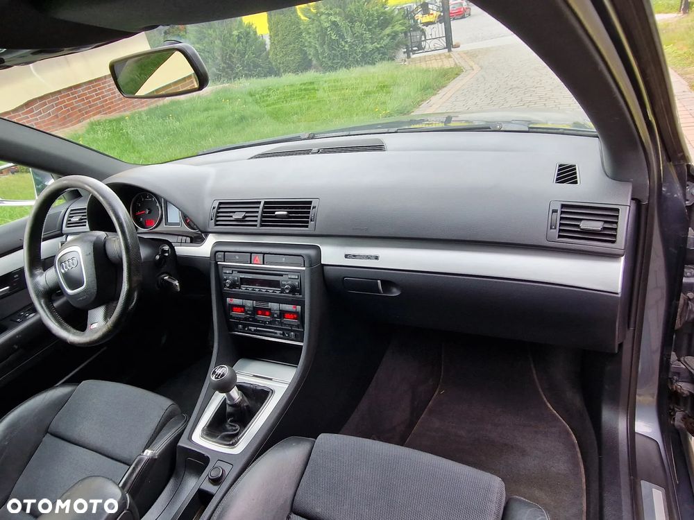 Audi A4 Avant 2.0 T FSI quattro - 16