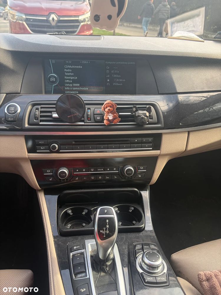 BMW Seria 5 525d xDrive - 16