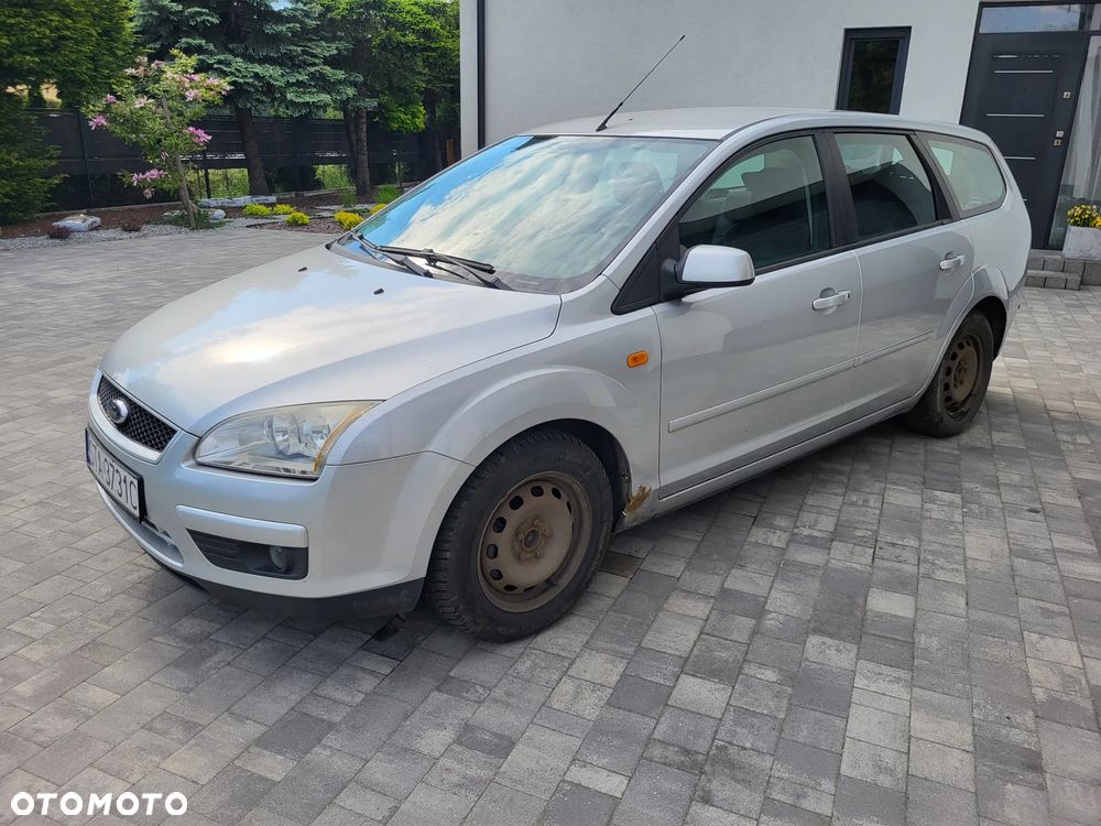 Ford Focus 1.6 TDCi Ambiente DPF - 6