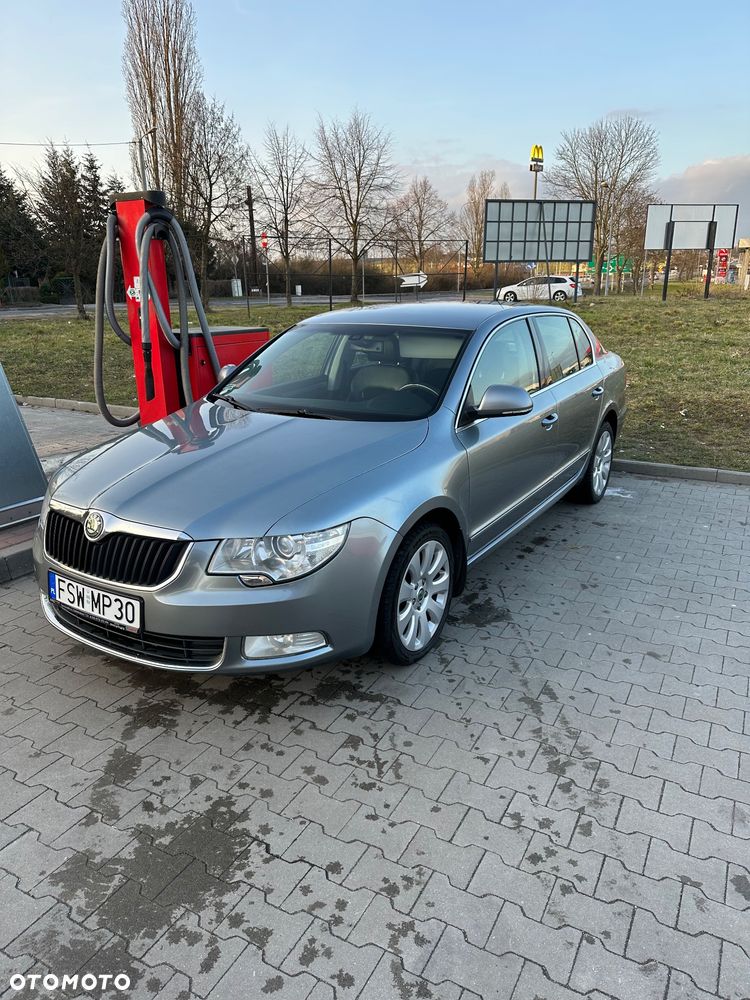 Skoda Superb 2.0 TDI DSG Ambition - 24