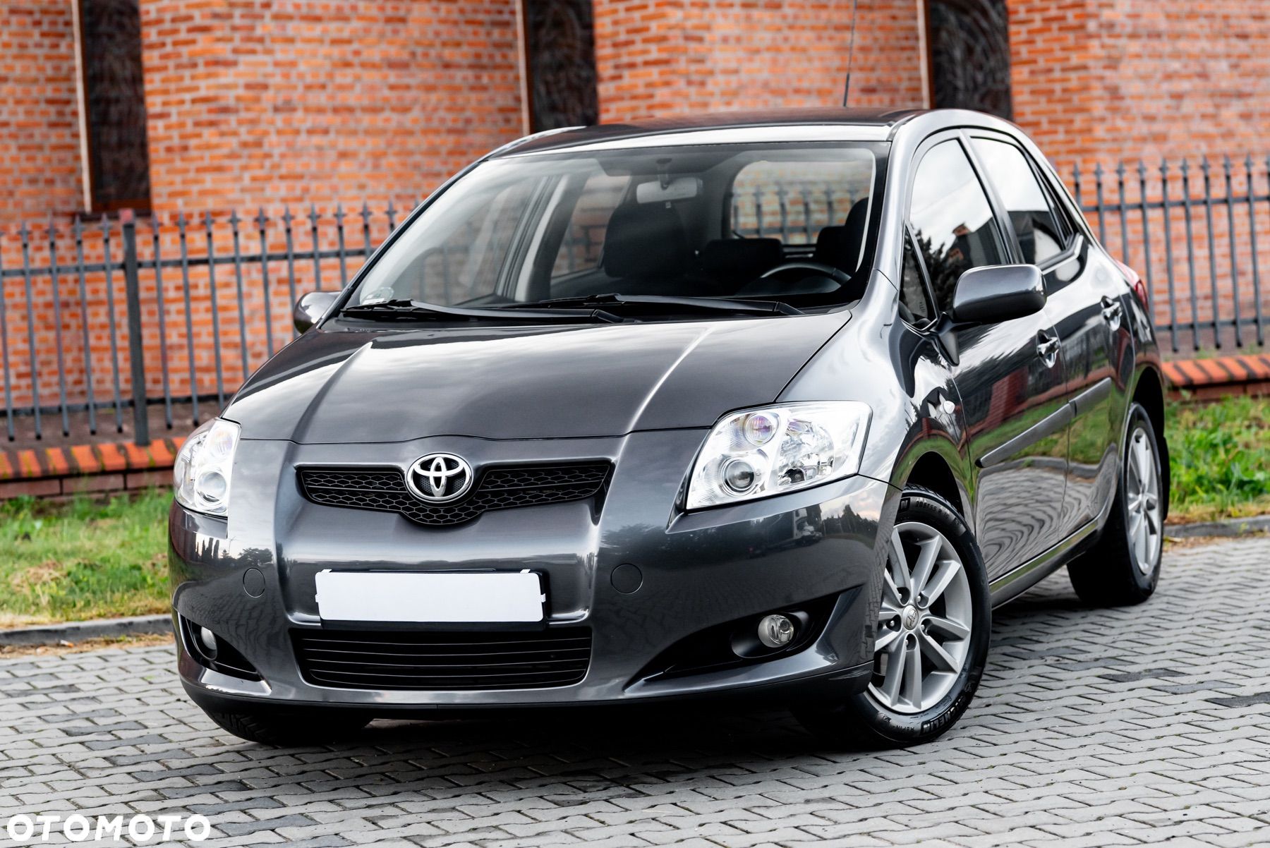 Toyota Auris 1.6 VVT-i Prestige - 1
