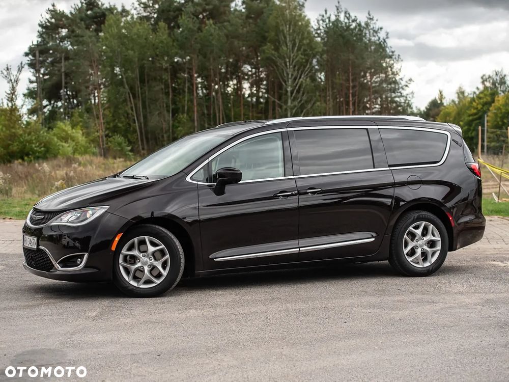 Chrysler Pacifica - 4