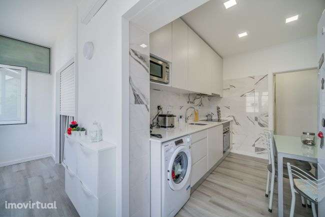 Apartamento T2 remodelado no Laranjeiro, Feijó - Grande imagem: 3/28