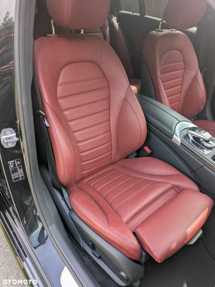 Mercedes-Benz Klasa C 250 d 4Matic 9G-TRONIC AMG Line - 26