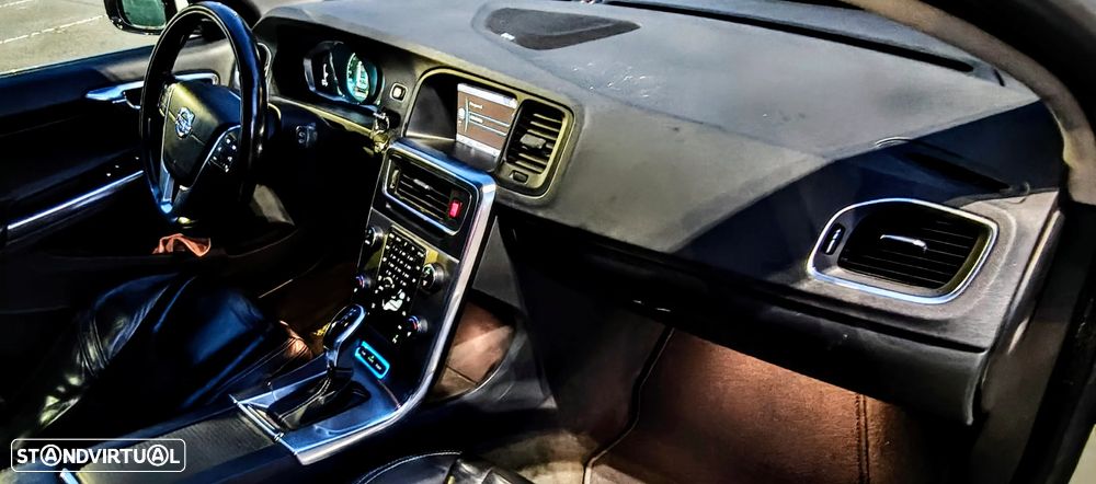 Volvo V60 2.4 D6 R-Design Sum.AWD Phev - 14