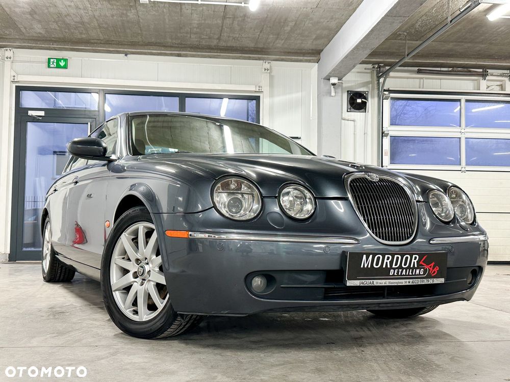Jaguar S-Type 4.2 V8 - 12