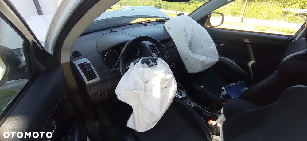 Mitsubishi Outlander 2.4 Intense + CVT - 6