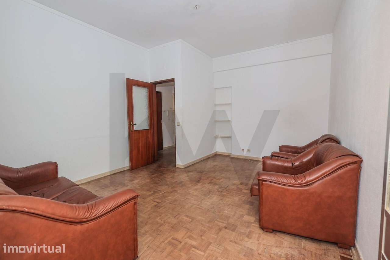 Apartamento T2 para renovar em VRSA - Algarve - Grande imagem: 3/30