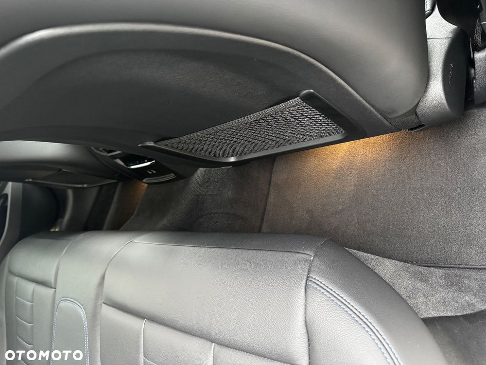 BMW Seria 3 330e xDrive M Sport - 32