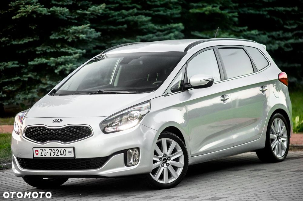 Kia Carens - 8