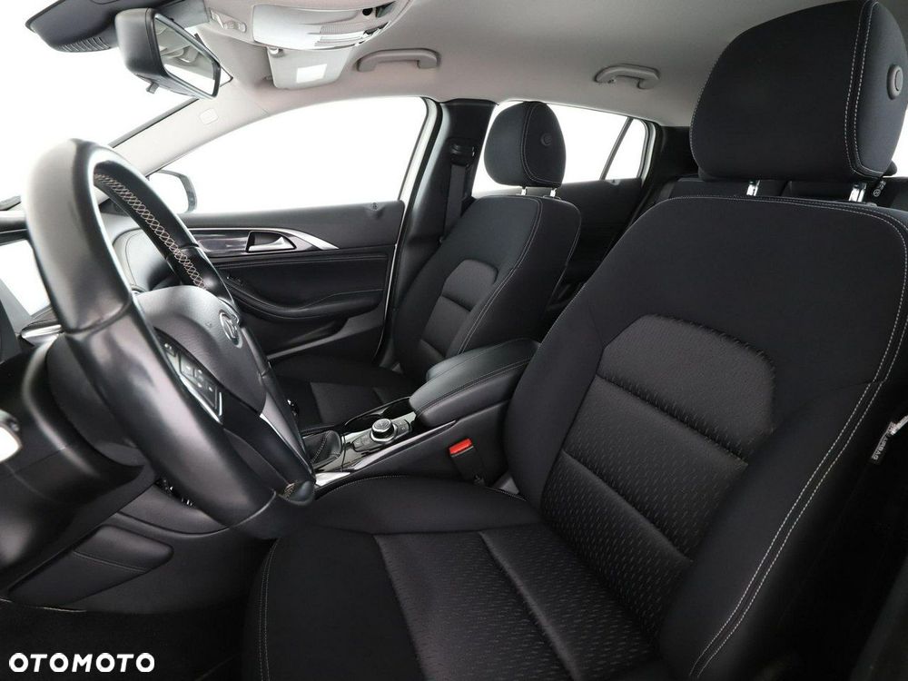 Infiniti Q30 - 14