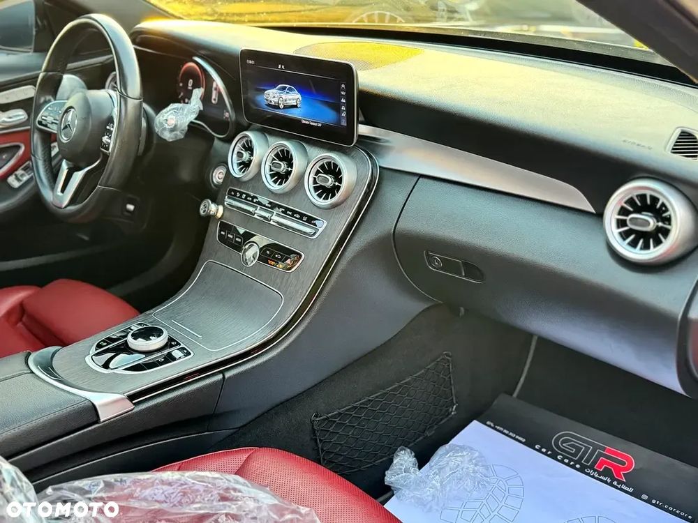 Mercedes-Benz Klasa C 300 4Matic 9G-TRONIC - 11