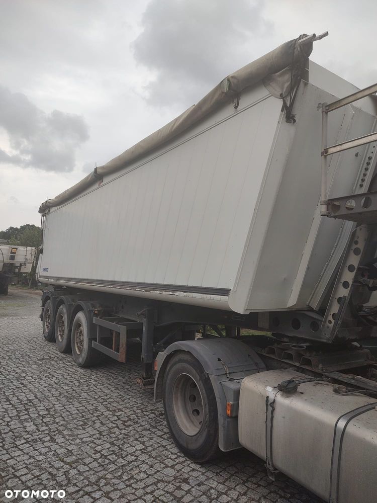 Schmitz Cargobull SKI 24 8.2 - 1