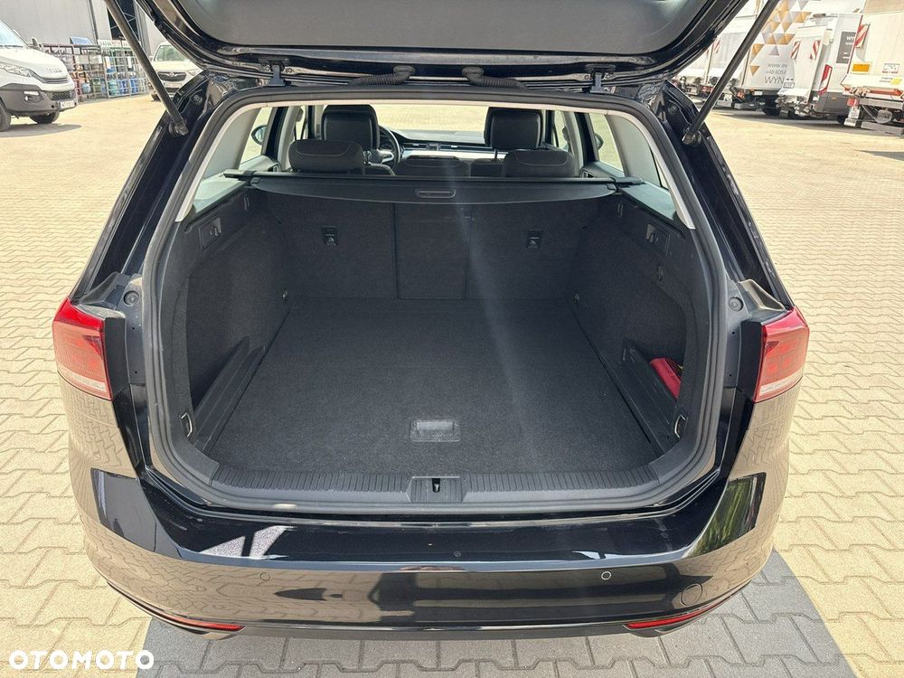 Volkswagen Passat - 16