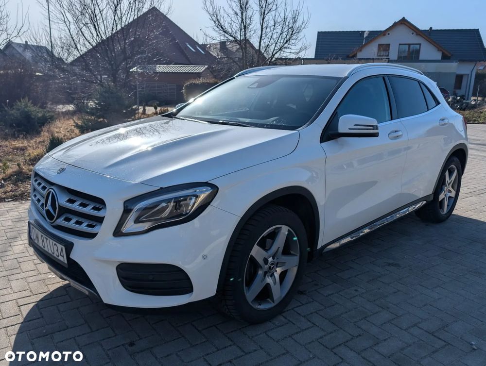 Mercedes-Benz GLA 200 7G-DCT AMG Line - 2
