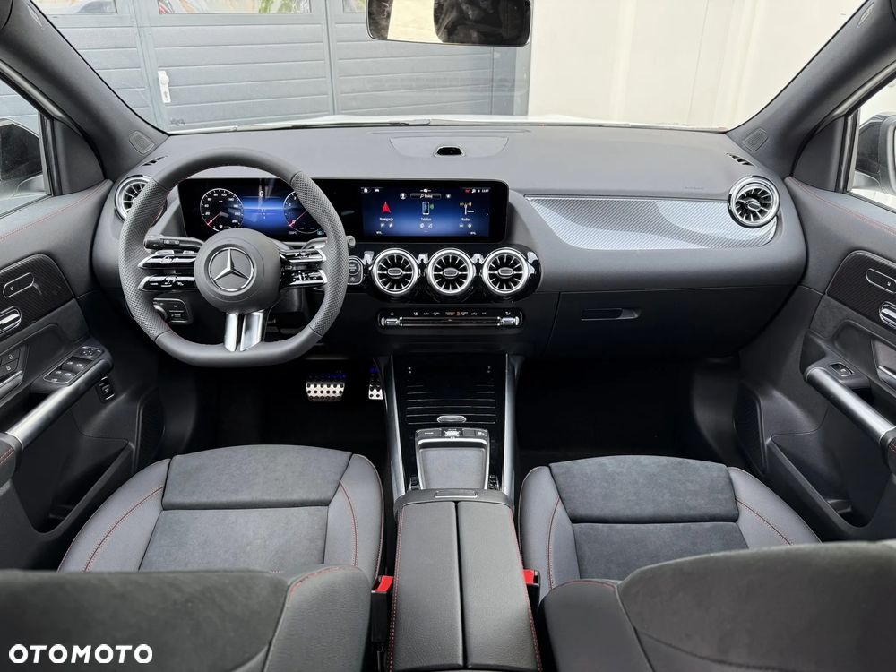 Mercedes-Benz GLA - 11