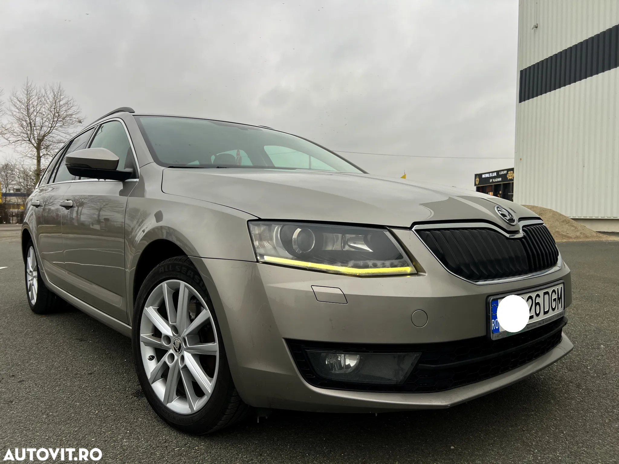 Skoda Octavia 1.6 TDI DSG Ambition - 3