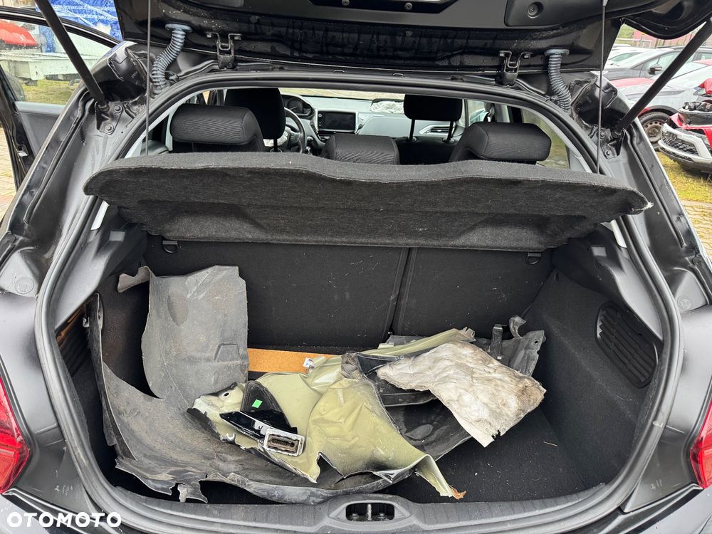 Peugeot 208 1.6 BlueHDi Allure S&S - 19