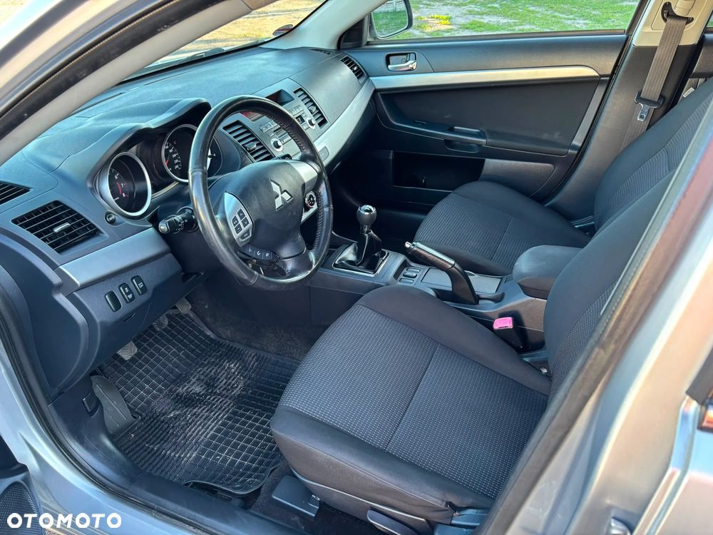 Mitsubishi Lancer 1.6 Invite - 12