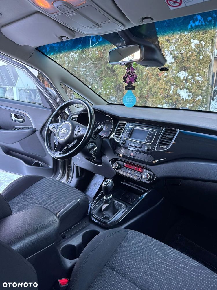 Kia Carens - 5