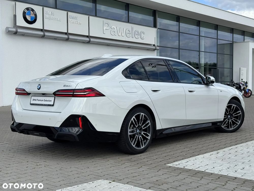 BMW Seria 5 520i mHEV - 6