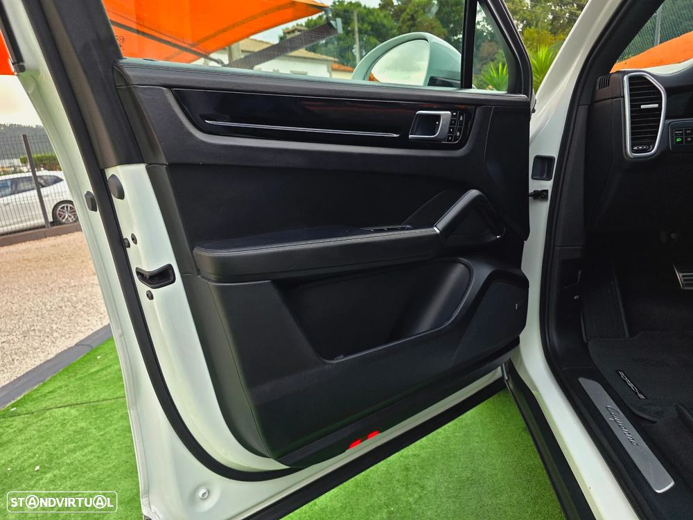 Porsche Cayenne Coupé E-Hybrid Tiptronic S Platinum Edition - 8