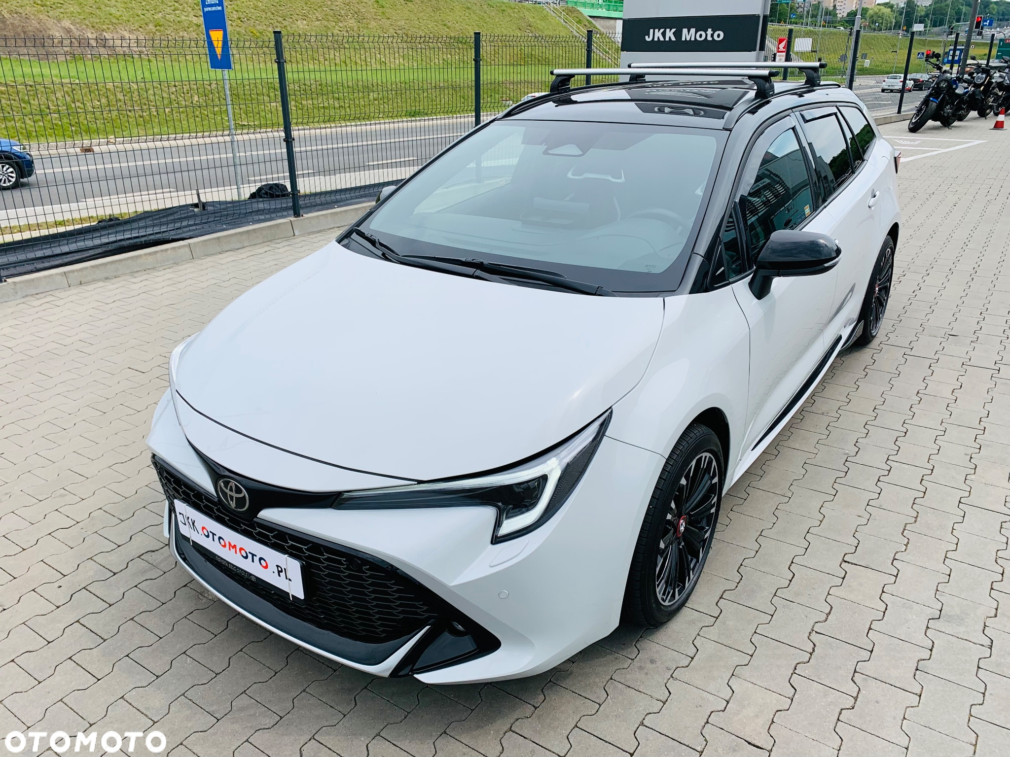 Toyota Corolla 1.8 Hybrid GR Sport Dynamic - 17