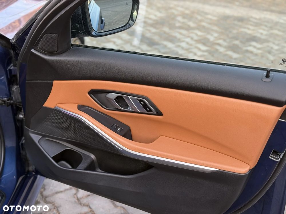 BMW Seria 3 330i xDrive M Sport - 20