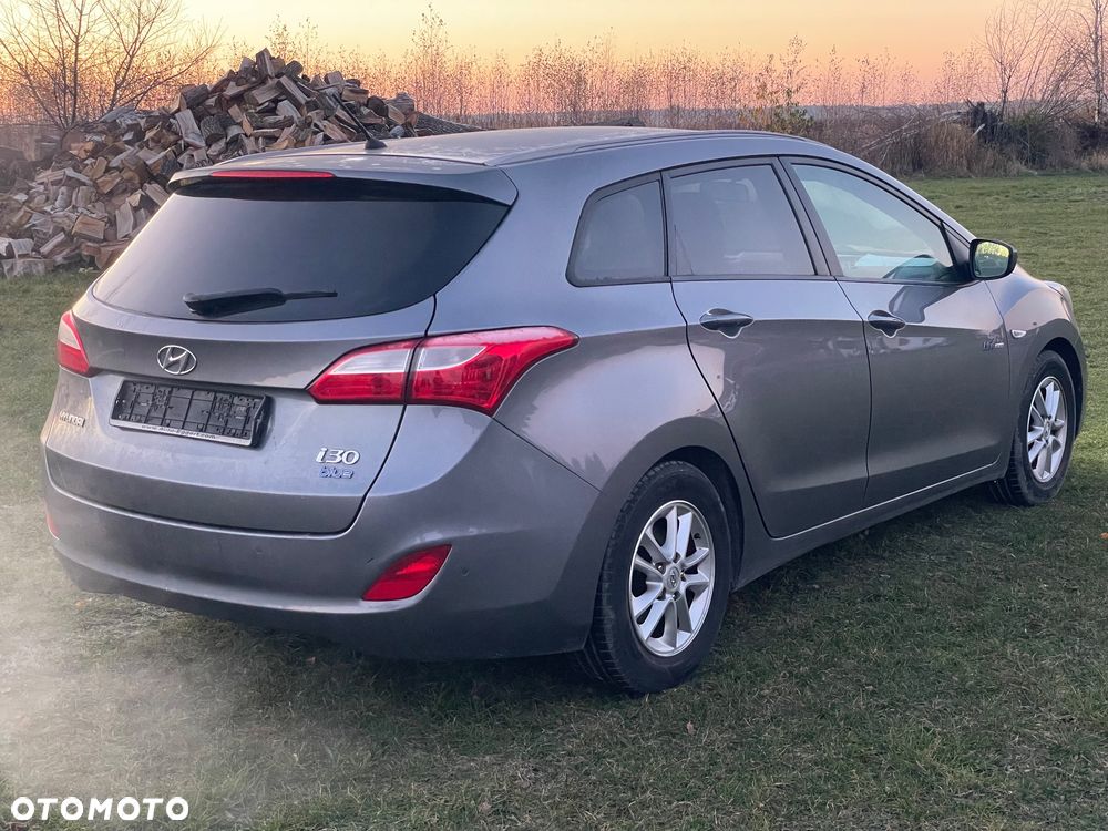 Hyundai i30 blue Kombi 1.6 CRDi Classic - 3