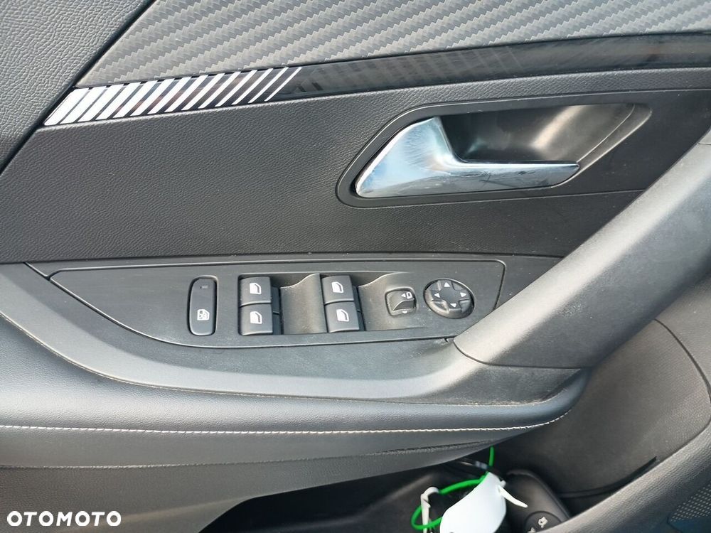 Peugeot 2008 1.2 PureTech Allure S&S EAT8 - 17