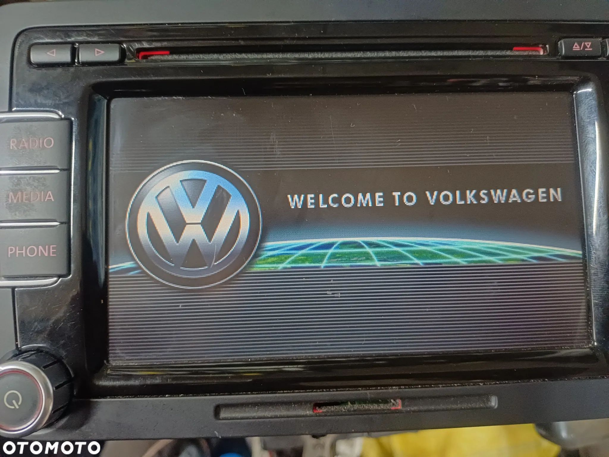 Radio Volkswagen Passat B7 VW MID RVC UP1 3C8035190 + kod Pin - 1