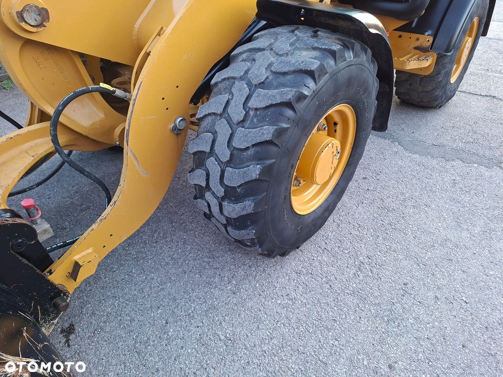 Caterpillar CAT 906 M - 18