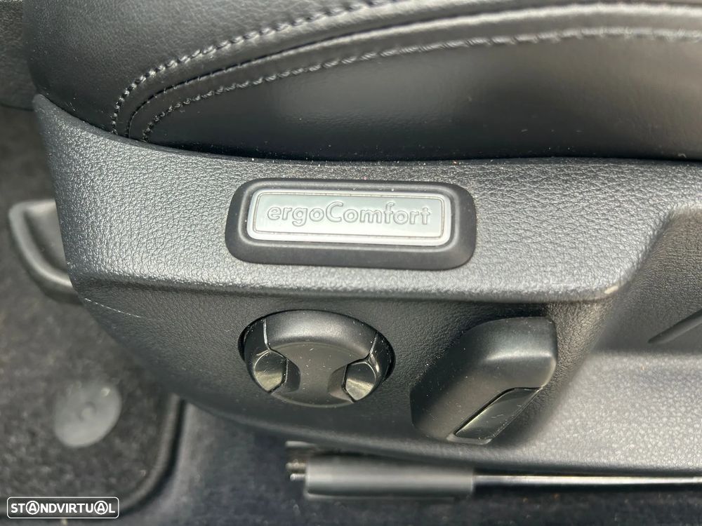 VW Passat Variant 1.6 TDI Highline DSG - 20