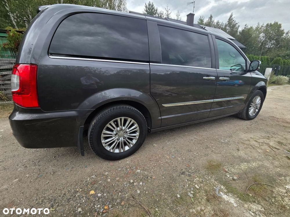 Chrysler Town & Country 3.6 Limited - 7