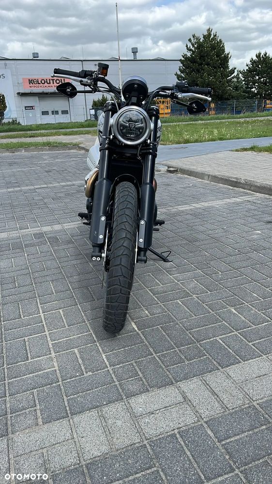Triumph Scrambler - 8
