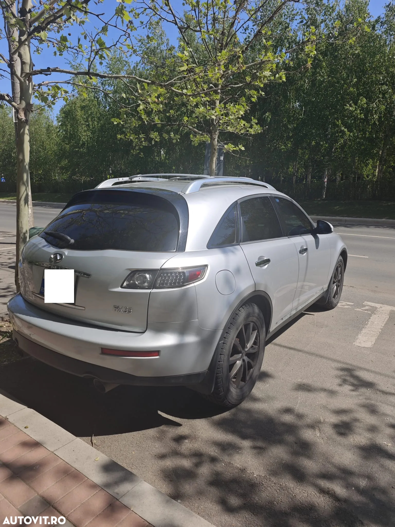 Infiniti FX 35 - 11