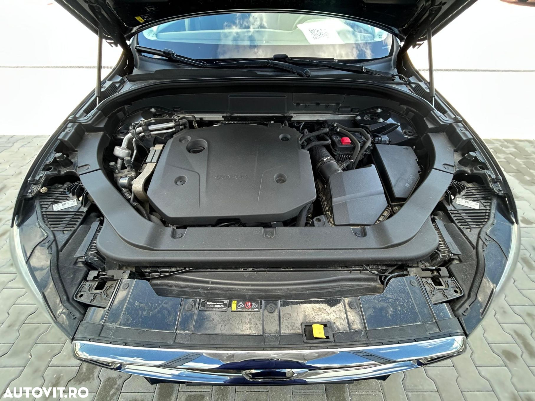 Volvo XC 60 B4 MHEV AWD Momentum Pro - 29