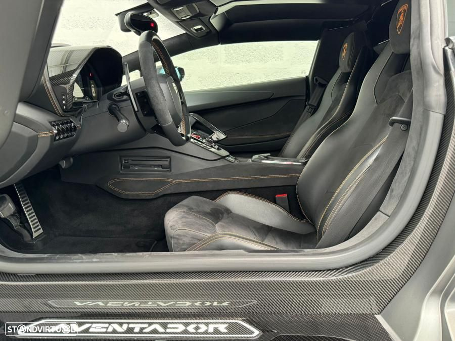 Lamborghini Aventador S Roadster - 18