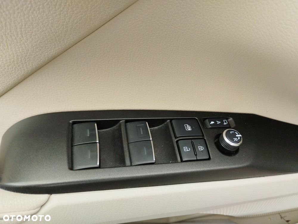 Toyota Camry 2.5 Hybrid Executive CVT - 24